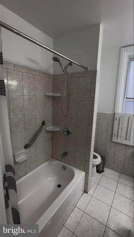 Foto del edificio - 2917 W Girard Ave