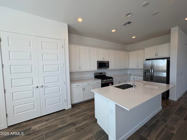 Foto del edificio - 23139 E Lords Wy