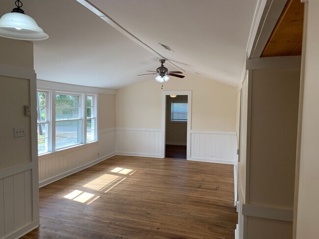 Foto del edificio - Brevard 3 Bedroom Close to Town