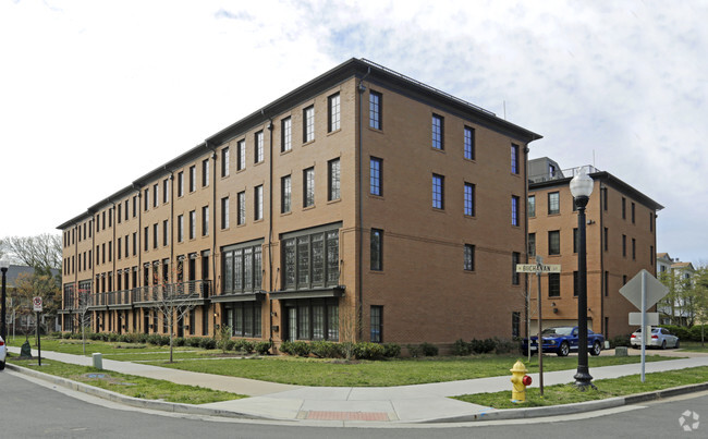 Building Photo - The Crossing at Ballston