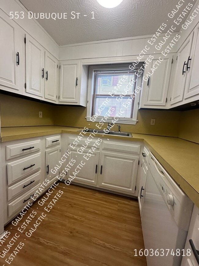 Building Photo - First Floor 3 Bedroom, 1 Bathroom