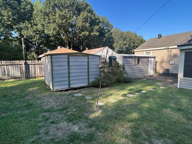 Building Photo - 4463 Ferndale Rd