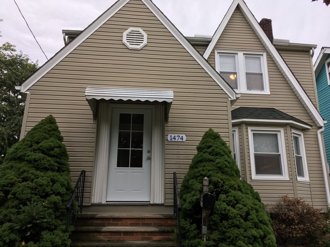 Primary Photo - 1474 Larchmont Rd