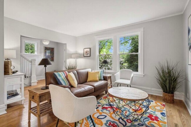 Foto del edificio - 2429 Central St