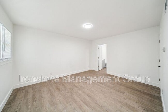 Building Photo - 3167 E 49th St