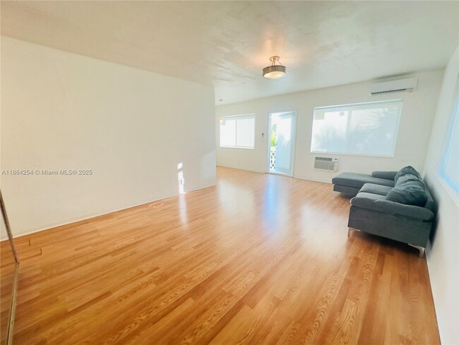 Foto del edificio - 455 Golden Isles Dr