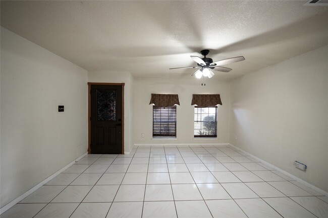 Foto del edificio - 3343 Bandell Dr