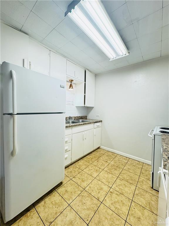 Building Photo - 1120 Valley View Dr