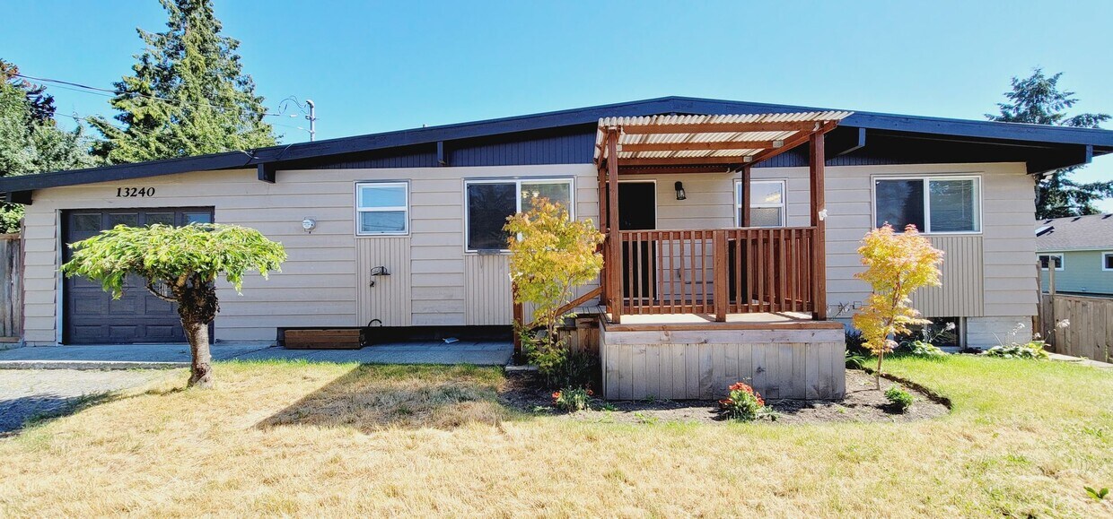 Foto principal - 13240 22nd Ave S