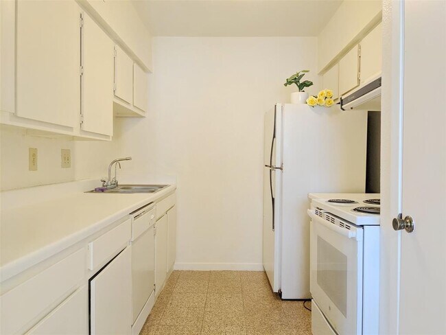 Building Photo - 6201 Ranchester Dr
