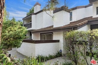 Building Photo - 1550 Palisades Dr