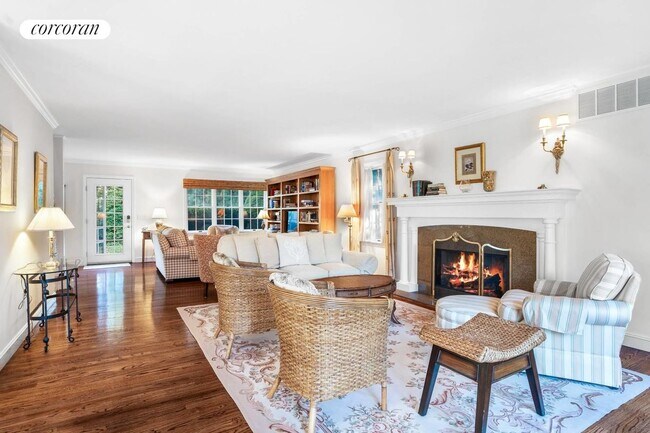 Building Photo - 45 Quogue St