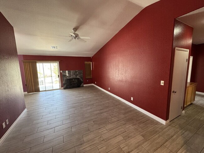 Foto del edificio - 4615 Split Rock Dr