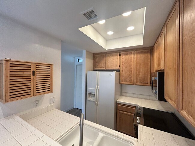 Foto del edificio - Beautiful 2BD/2BA W/ A/C, In-Unit Laundry, and Reserved Parking in Mission Valley!