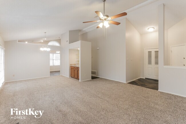 Foto del edificio - 7818 Bordeaux Ln