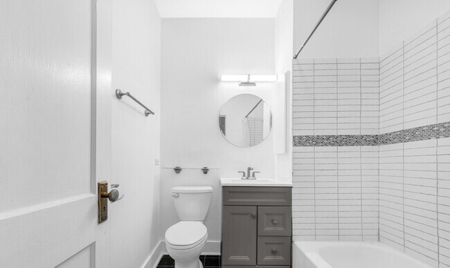 Building Photo - 731 W Bittersweet Pl