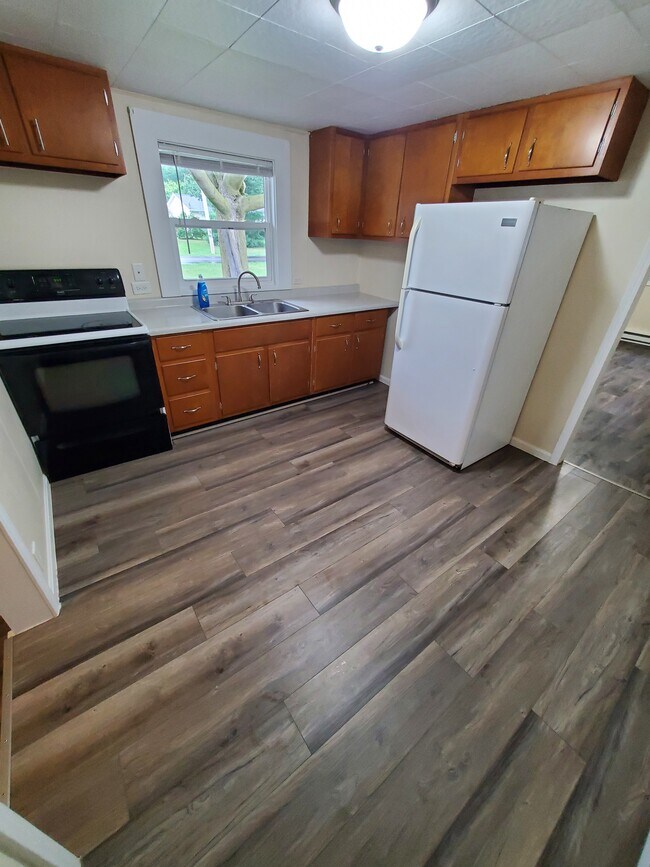 Building Photo - 8018 Stacey Rd