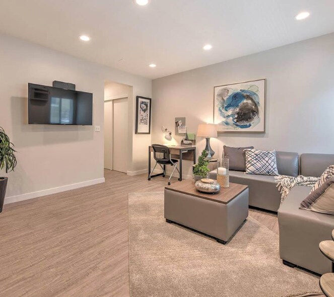 Primary Photo - 715 W 32nd St Los Angeles, CA 90007