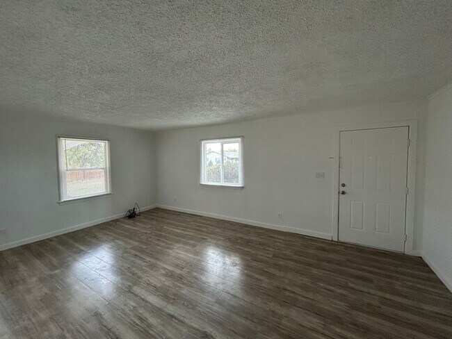 Foto del edificio - 150 Mono Ave