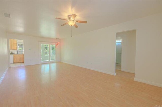 Foto del edificio - 55+ and Older Single Level 2 Bedroom Quiet...