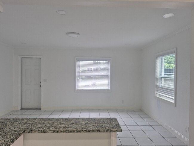 Foto del edificio - 415 Forest Hill Blvd