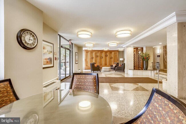 Foto del edificio - 1111 University Blvd W