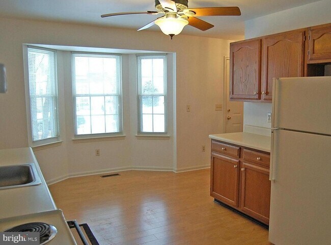 Foto del edificio - 7854 Kings Bench Pl