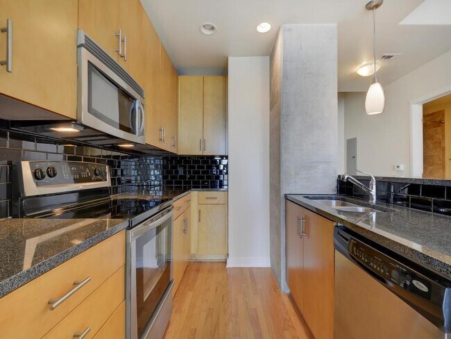 Building Photo - 360 Nueces St
