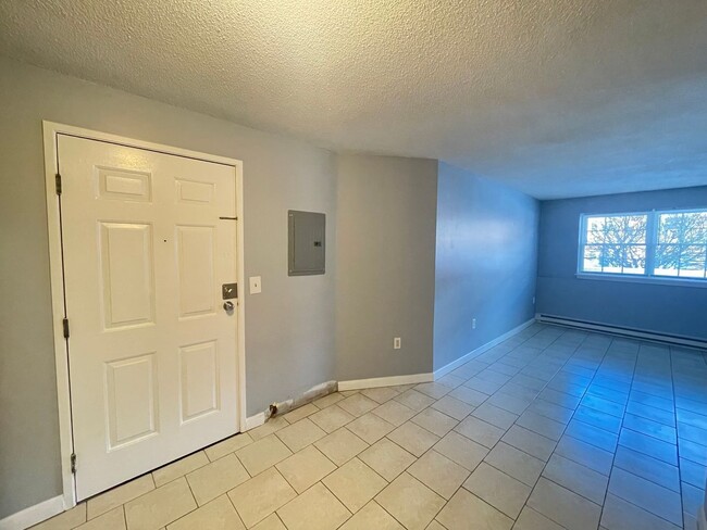 Building Photo - 179 Loudon Rd