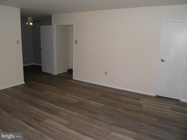 Building Photo - 10 Cavendish Dr