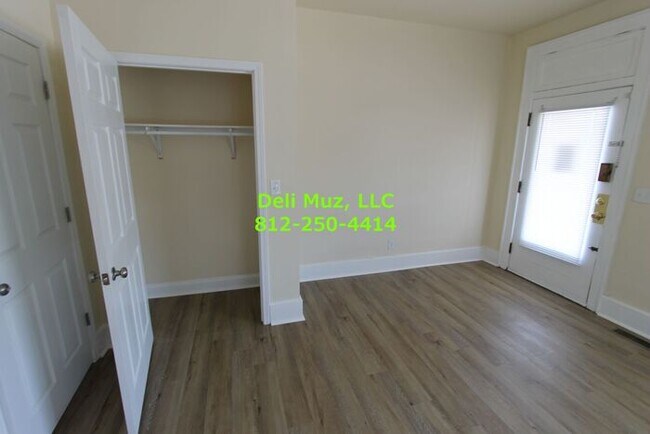 Building Photo - We Pay Water! Recently Renovated 1 Bed, 1 ...