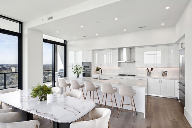 Photo - 2425 Peachtree Rd Apartment