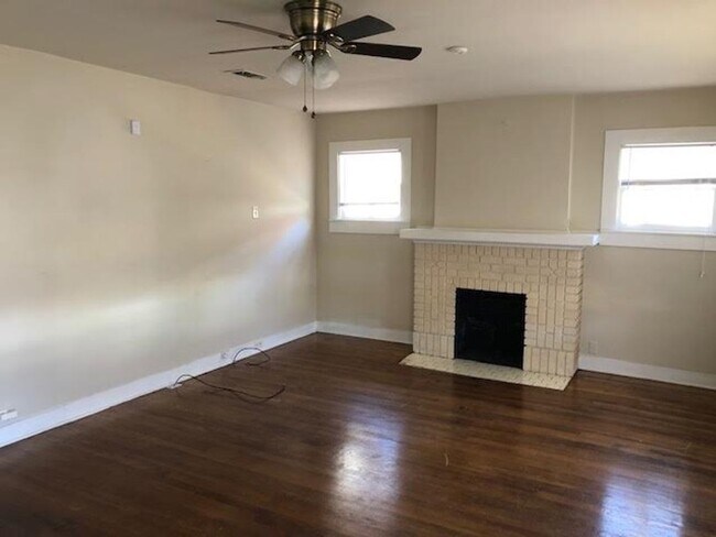 Foto del edificio - Charming 2/1 in Castle Heights area