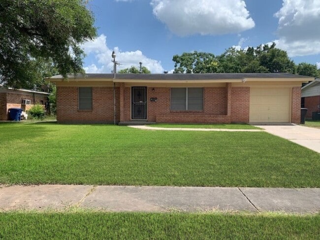 Building Photo - 4718 Bernadine Dr