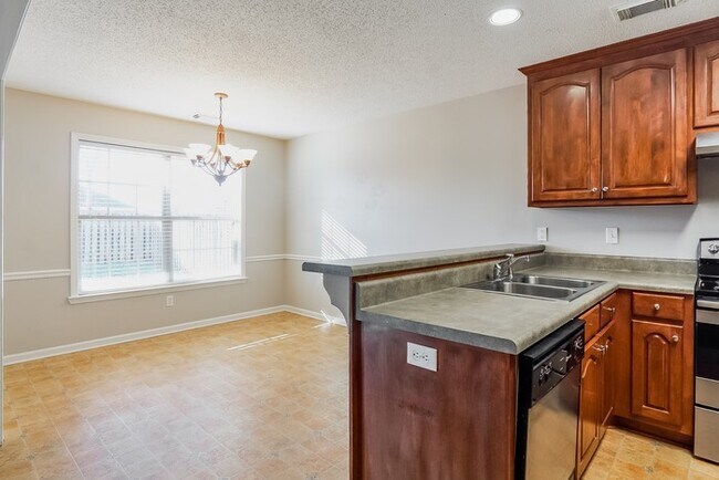 Building Photo - Charming 3 Bedroom Tuscaloosa Home