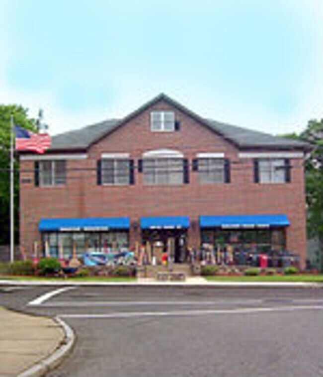 Building Photo - 65 Winn St