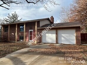 Building Photo - 2010 SW Briarwood Dr