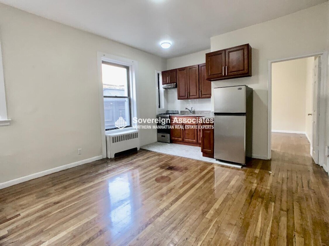 Foto principal - 240 W 104th St