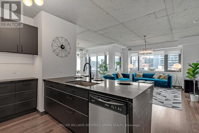 Photo du bâtiment - 400 Wellington St W