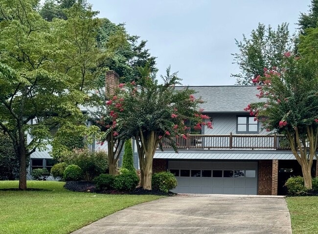 Building Photo - 257 Ponderosa Cir