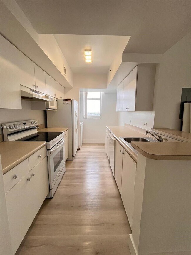 Foto del edificio - 5077 NW 7th St