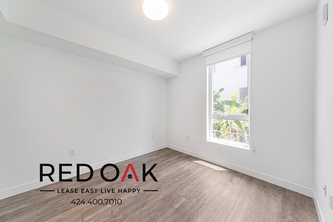 Foto del edificio - 2880 James M Wood Blvd