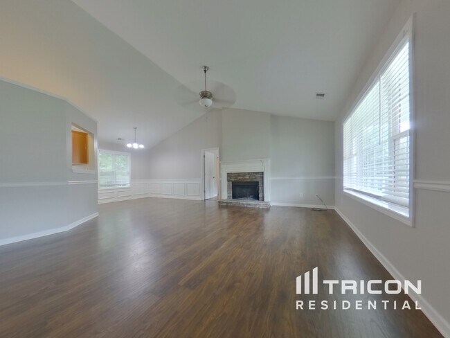 Building Photo - 119 Creekwood Dr