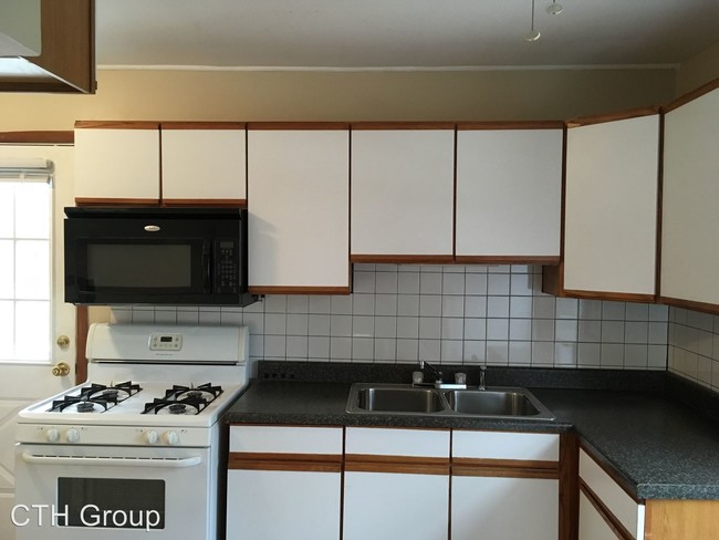 Building Photo - 3 br, 1 bath House - 955 Antwerp Rd.