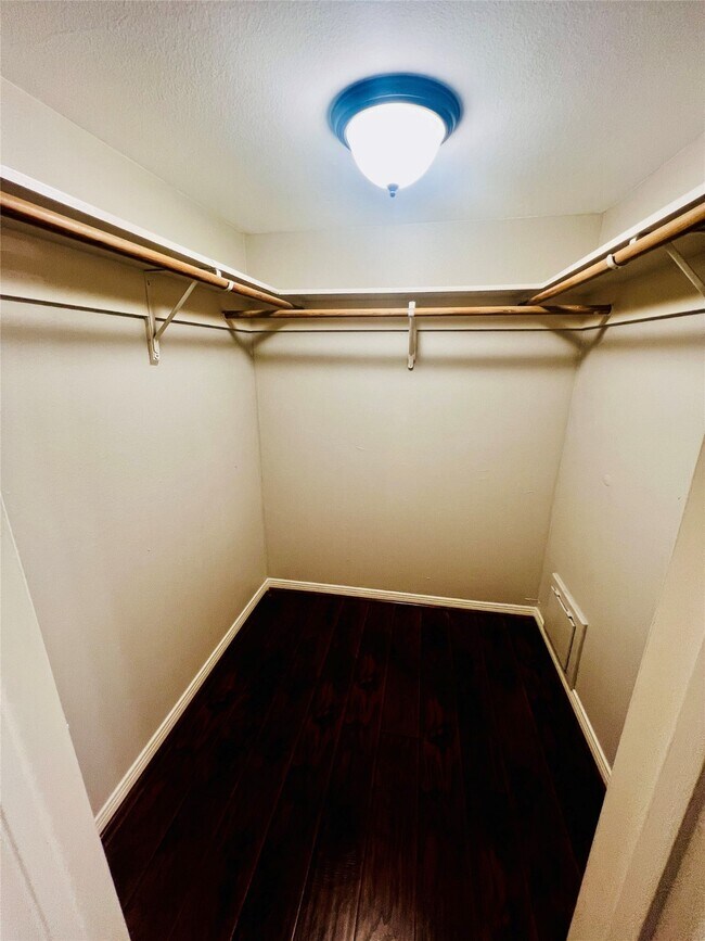 Foto del edificio - 2626 Holly Hall St