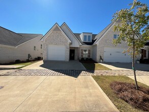 Building Photo - 542 Cloverdale Dr