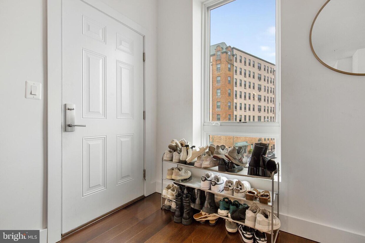 Foto principal - 3511 14th St NW