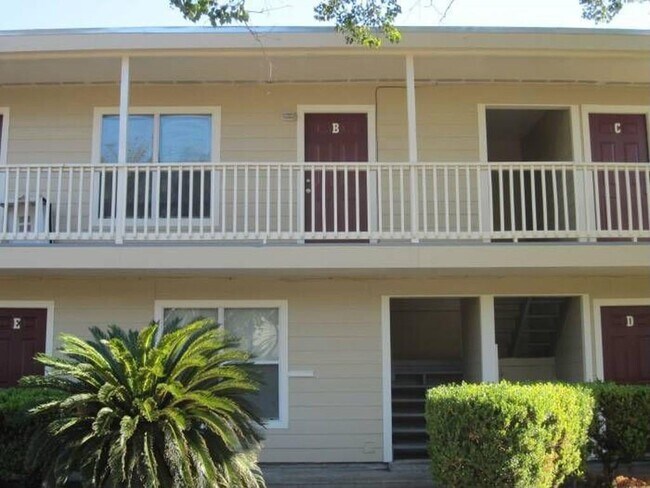 Building Photo - 901 Furman Ave