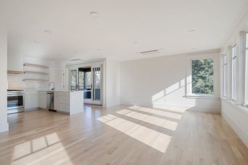 Building Photo - 25 Longfellow Rd