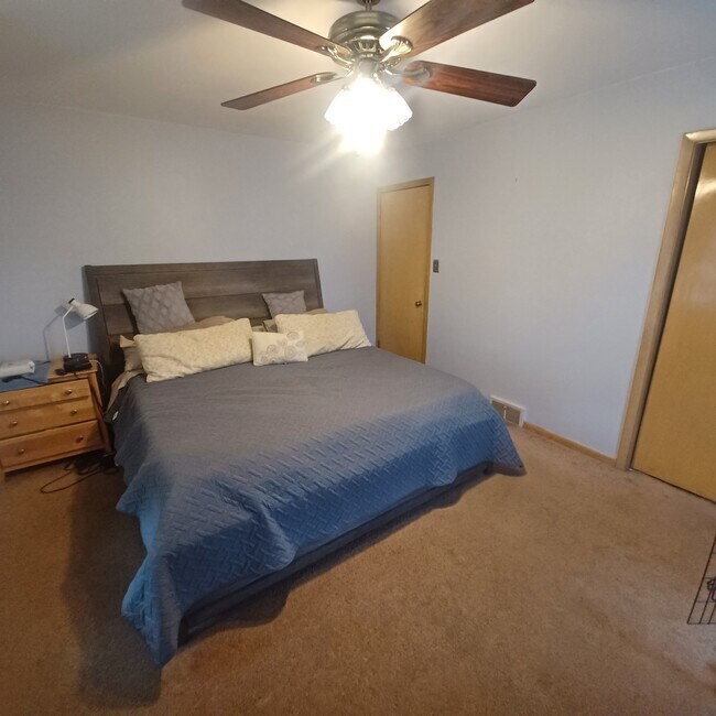 Foto del edificio - 2392 Warrensville Center Rd